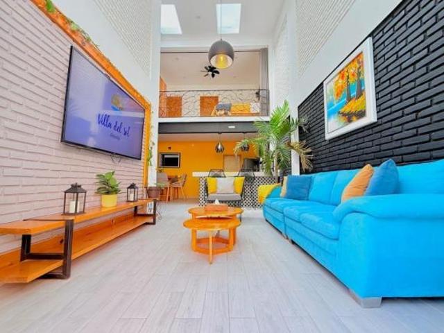 CASA VILLA DEL SOL, DE DOS NIVELES, COMPLETAMENTE AMUEBLADA, ALBERCA CLIMATIZADA Y AMPLIO JARDÍN