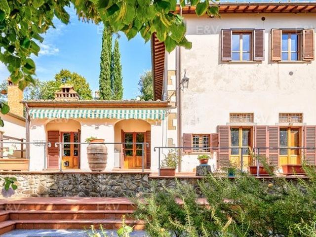 Villa dell'800 con giardino 850m² Arezzo
