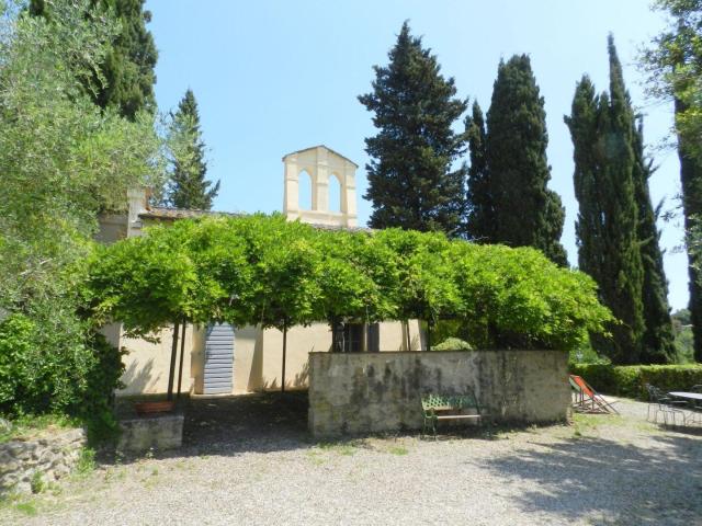 Villa d'epoca con terreno e piscina in vendita a Siena Tos. 487m² Siena