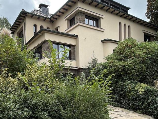 Villa der Extraklasse mit zusätzlichem Bauland
