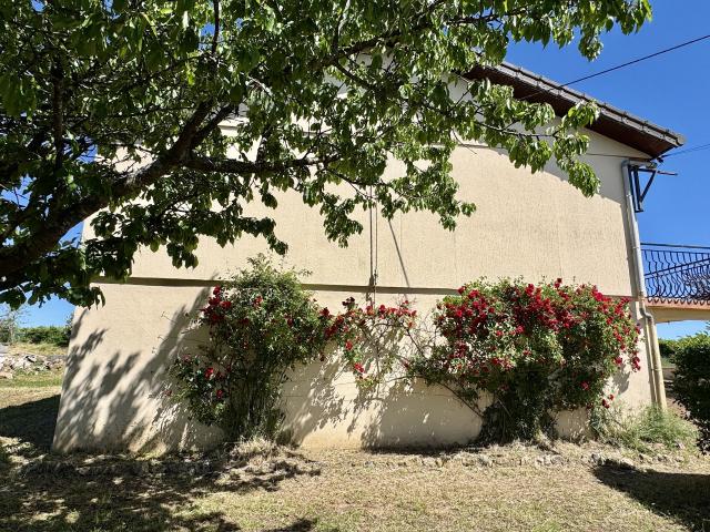 Maison des années 70 sur un terrain de 1500 m2