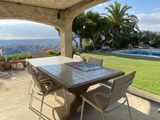 Villa d'exception avec vue mer panoramique, piscine et intimité absolue