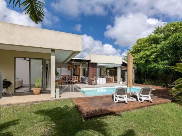 Villa d'Exception avec Vue Panoramique au sein d'un Domaine Résidentiel Prestigieux