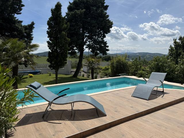 Villa d'exception avec vue panoramique sur les montagnes