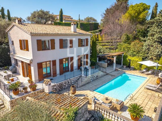 Villa d'Exception à Vence: Vue Spectaculaire, Calme Absolu. 173m² Vence