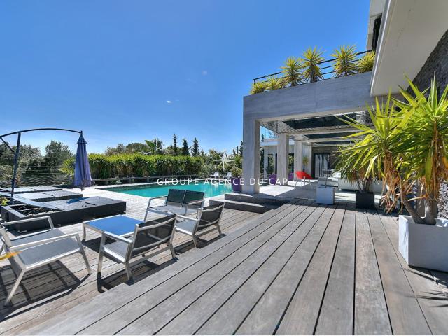 Villa d'exception à vendre à ST RAPHAEL avec vue mer. 465m² Saint Raphaël
