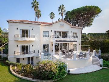 Villa d'exception en front de mer 600m² Antibes