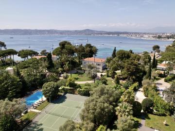 Villa d'exception en front de mer côté ouest du Cap d'Antibe. m² Antibes