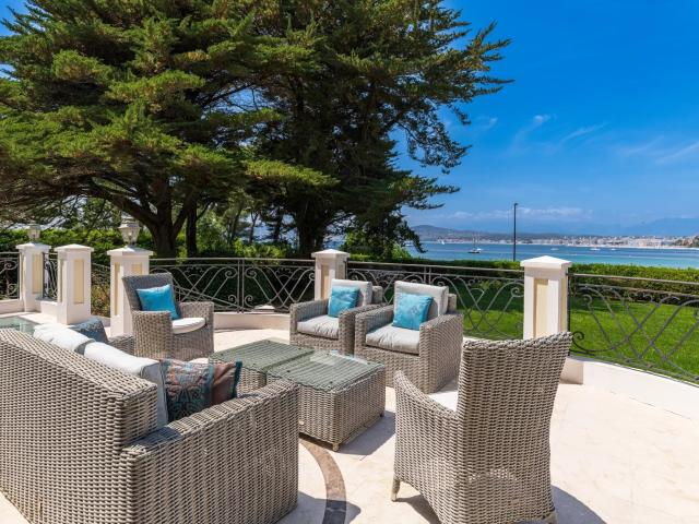 Villa d'exception en front de mer côté ouest du Cap d'Antibe. m² Antibes