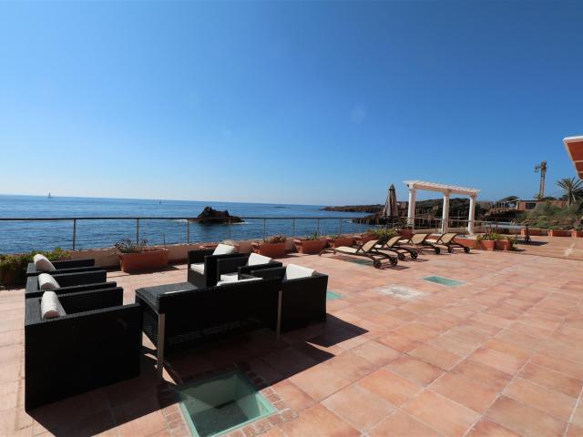 Villa d'exception pieds dans l'eau Côte d'Azur 900m² Agay