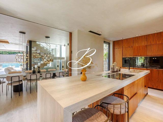 VILLA D'EXCEPTION SUPERCANNES JARDIN PISCINE 4 CHAMBRES