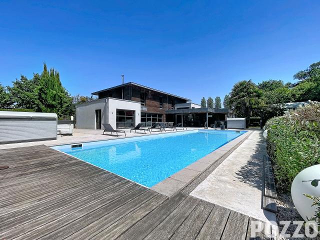 Villa d'exception 10 pièce s 376 m2 CAEN NORD Terrain: 4 091 m2