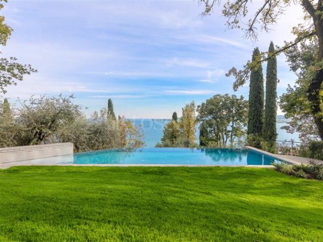 Villa di 400 mq a Centro Padenghe sul Garda
