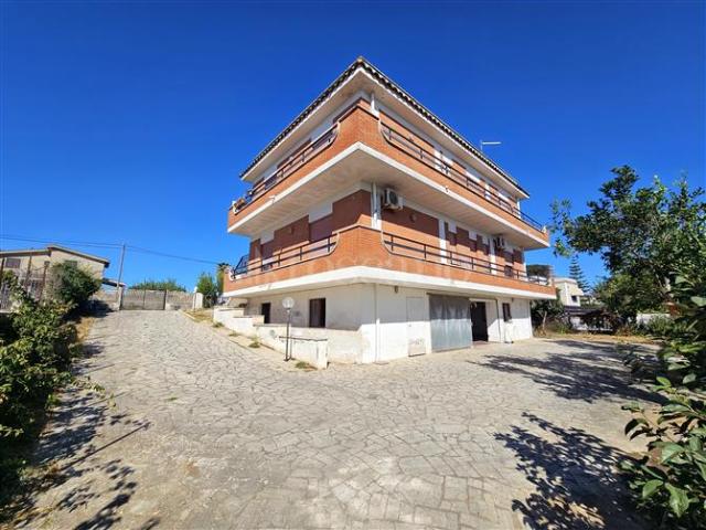 Villa di 400 mq a Falasche, Armellino, Rinascimento, Stazione Lavinio Anzio
