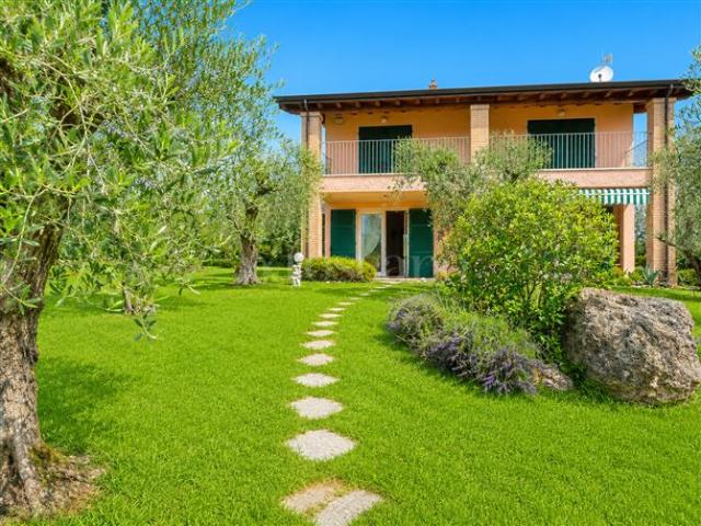 Villa di 400 mq a Moniga del Garda