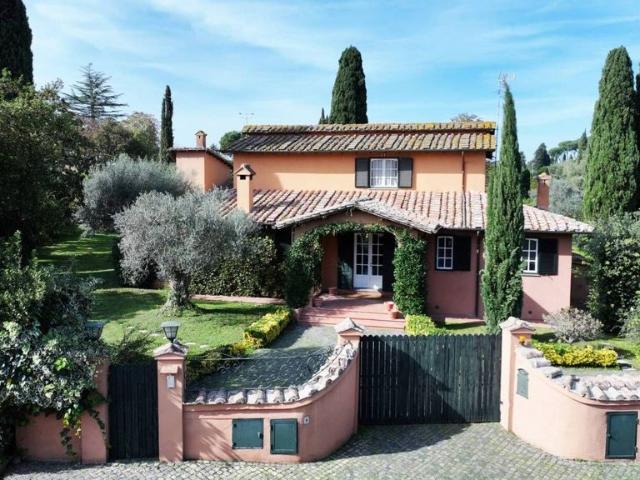 Villa di 400 mq in vendita Largo dell'Olgiata, 15, Roma, Lazio