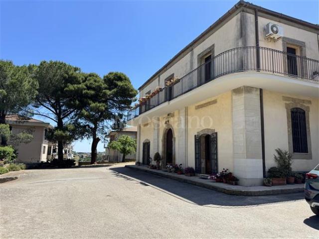 Villa di 433 mq a Centro Caltagirone