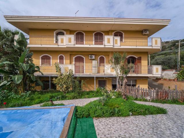 Villa di 448 mq in vendita Santa Teresa di Riva, Italia