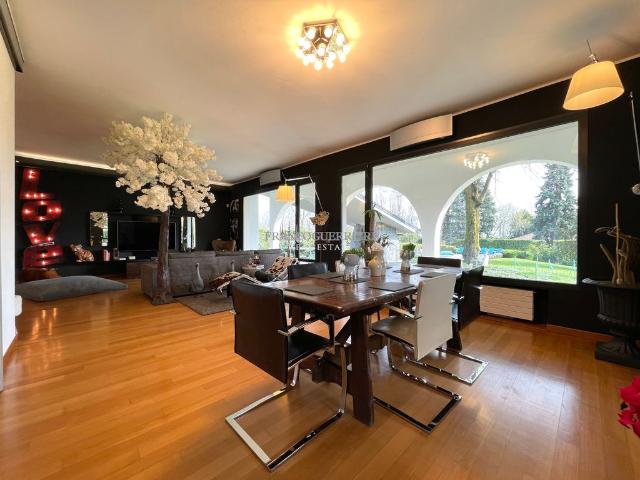 Villa in vendita Via De Gasperi, Casatenovo, Lecco, Lombardia