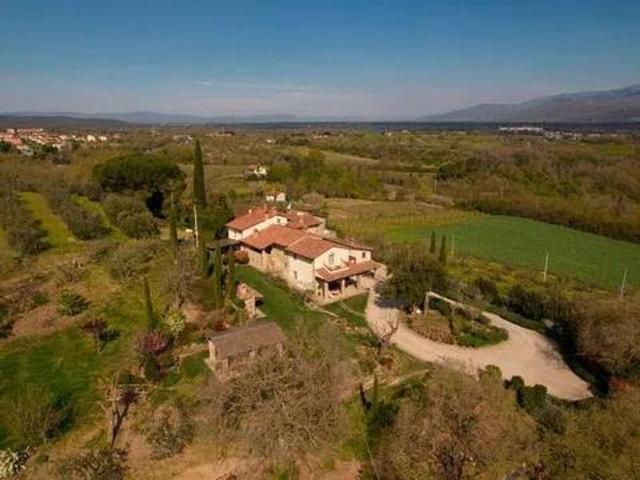 Villa di 450 mq in vendita Pieve A Maiano No Number, Civitella in Val di Chiana, Toscana