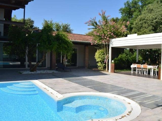 Villa di 479 mq in vendita Via Generale Cesare De Laugier, Curtatone, Lombardia