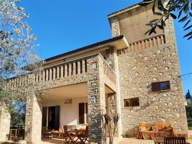 Villa di 480 mq a Pianella