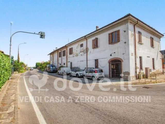 Villa di 500 m con più di 5 locali in vendita a Besate