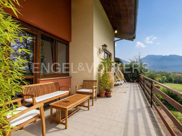 Villa in vendita Via Francesco Agello, Varese, Lombardia