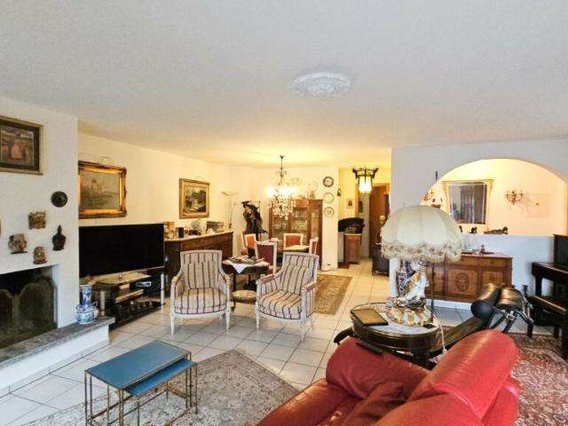 VILLA DI 5.5 LOCALI CON VISTA SUL LAGO MAGGIORE A PIANEZZO