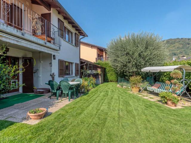 VILLA DI 5.5 LOCALI CON GIARDINO IMMERSA NEL VERDE A PURA