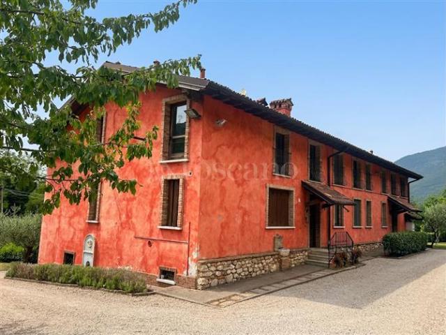 Villa di 600 mq a Nave