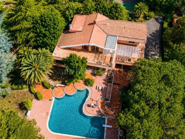 Villa di 653 mq a Centro Pedara