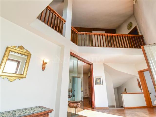 Villa di 660 mq a Centro Erba