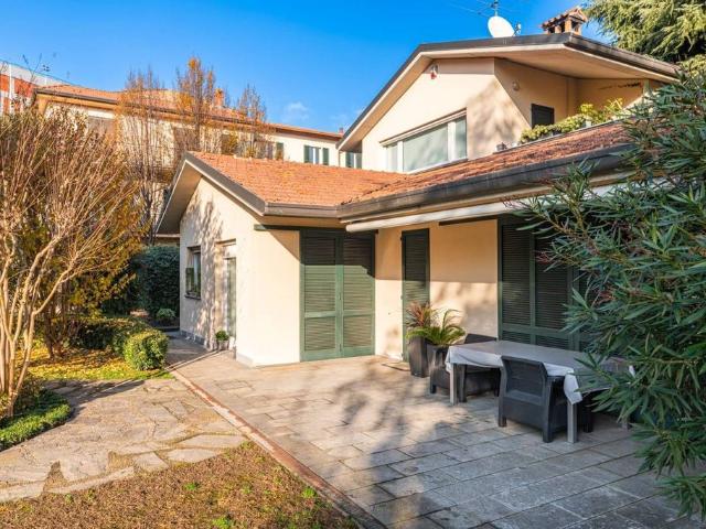 Villa di 685 mq in vendita Via Provinciale, 35, Monticello Brianza, Lombardia