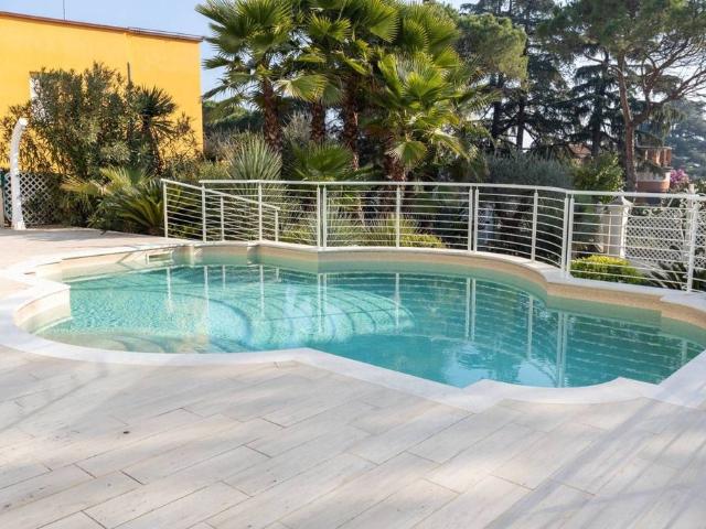 Villa di 745 mq in vendita Salò, Lombardia