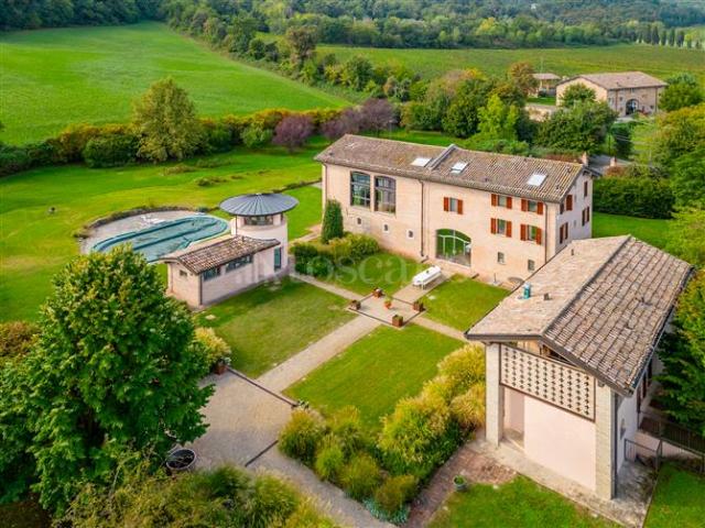 Villa di 750 mq a Quattro Castella