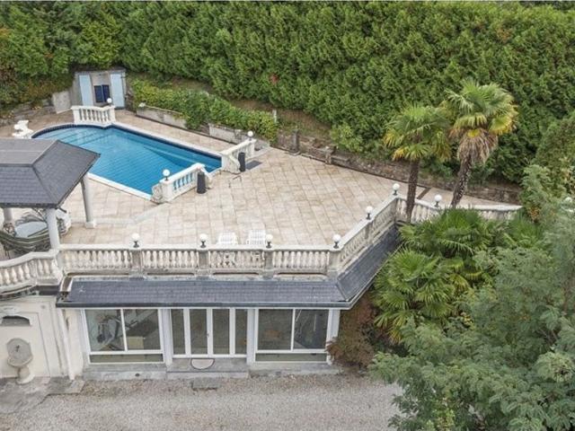 Villa di 799 mq in vendita Luino, Lombardia