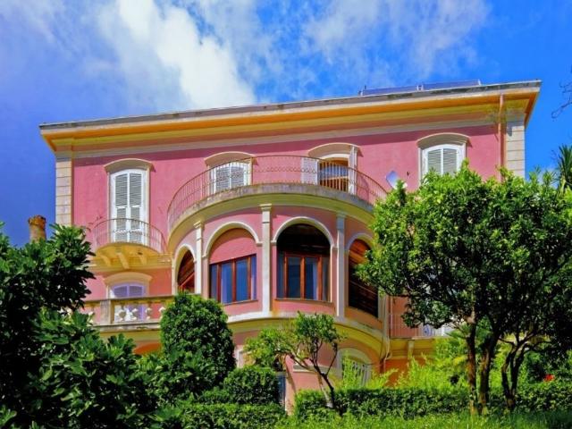 Villa di 800 mq in vendita Mortola Inferiore, Italia
