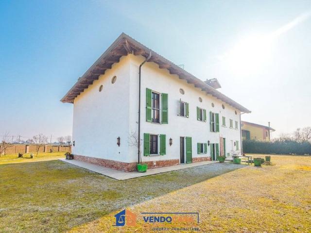 Villa di 830 mq in vendita Via Santa Lucia, 119, Fossano, Piemonte