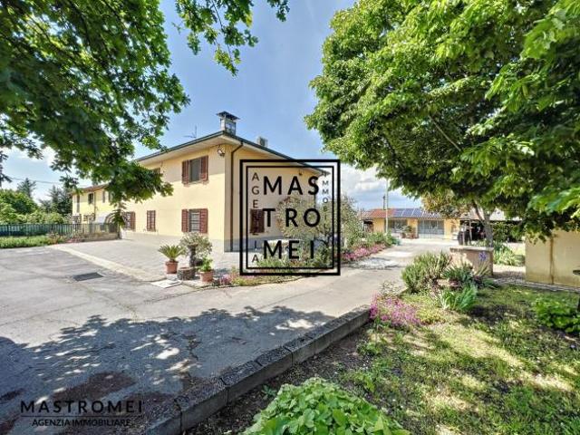 VILLA di 11 vani e di 300 mq ALTOPASCIO rif. 3442
