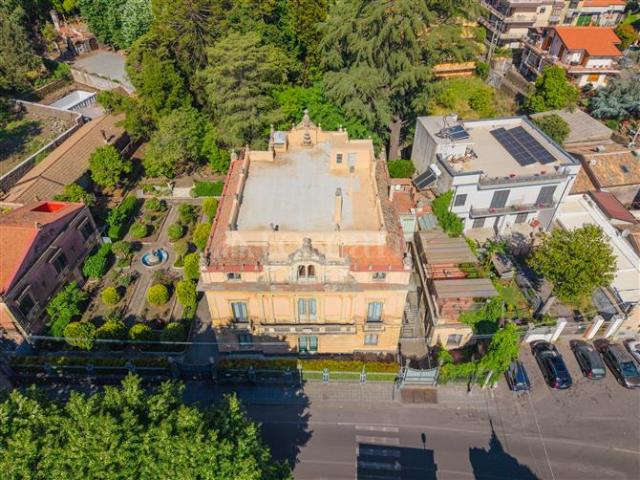 Villa di 1200 mq a Centro Viagrande
