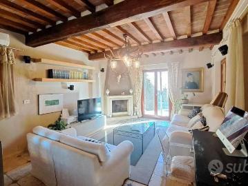 Villa di 130 m² con 4 locali a Arezzo