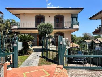 Villa Bifamiliare di 130 mq a Centro Aci Sant'Antonio