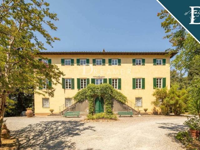 Villa di 1500 mq in vendita Via Del Grotteto, 10, 55100, Lucca, Toscana