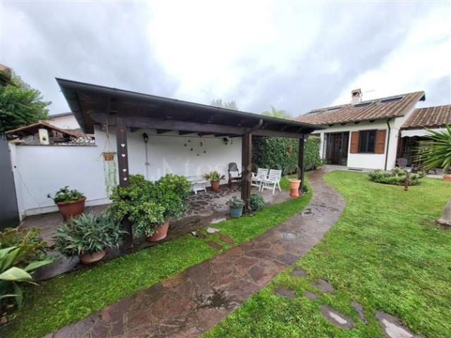 Villa di 150 mq a Axa, Casal Palocco, Infernetto Roma