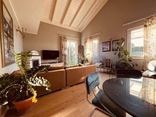 Villa di 160 mq in vendita Via S. Francesco, 2, Casatenovo, Lombardia