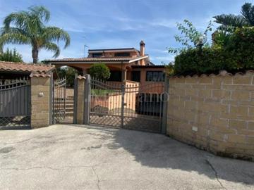 Villa di 170 mq a Colli di Enea Sedici Pini Pomezia