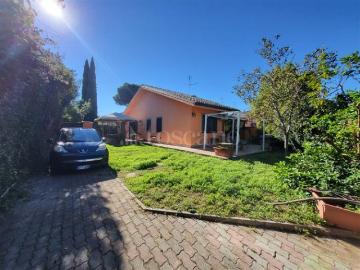 Villa di 180 mq a Axa, Casal Palocco, Infernetto Roma