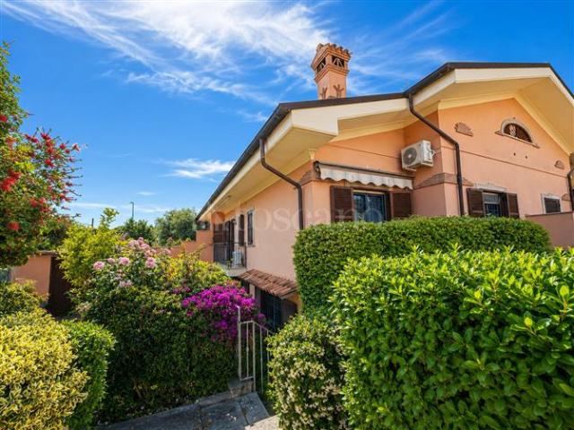 Villa di 180 mq a Axa, Casal Palocco, Infernetto Roma