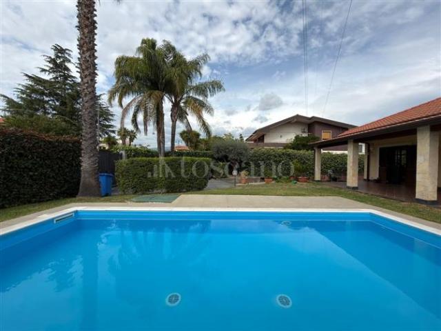 Villa di 200 mq a Centro Tremestieri Etneo